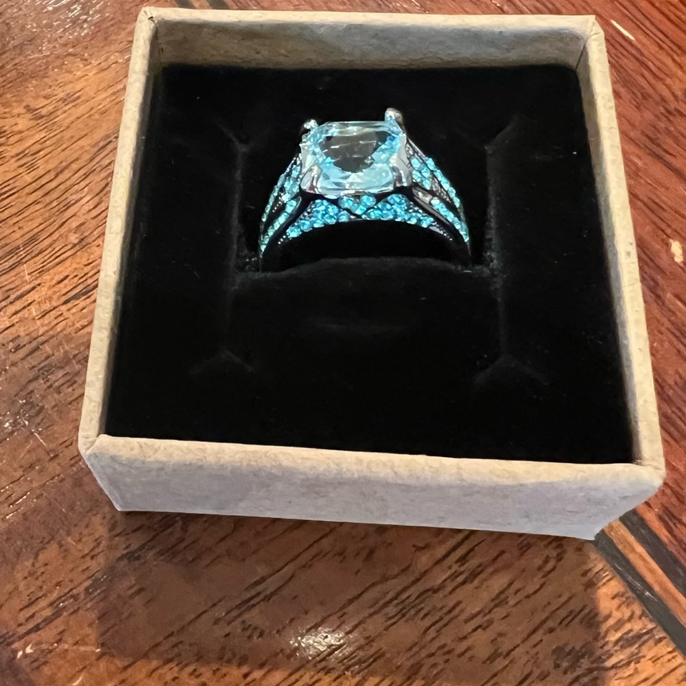 Elegant Blue Gemstone Silver Ring